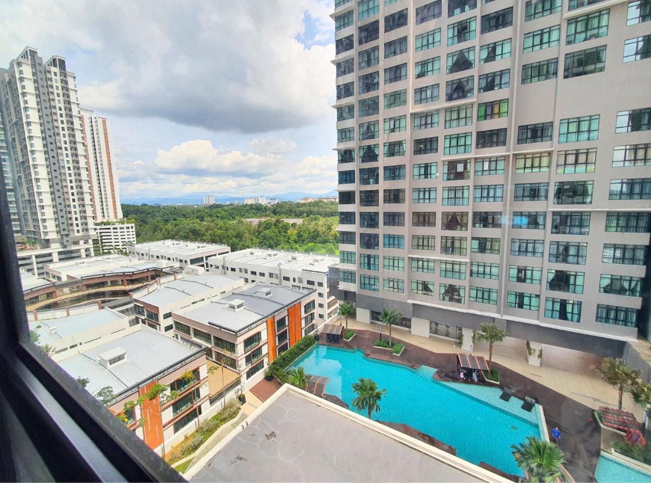 Conezion Near Ioi City Mall, Maeps Serdang, Putrajaya By Cloud Host Bilik gambar