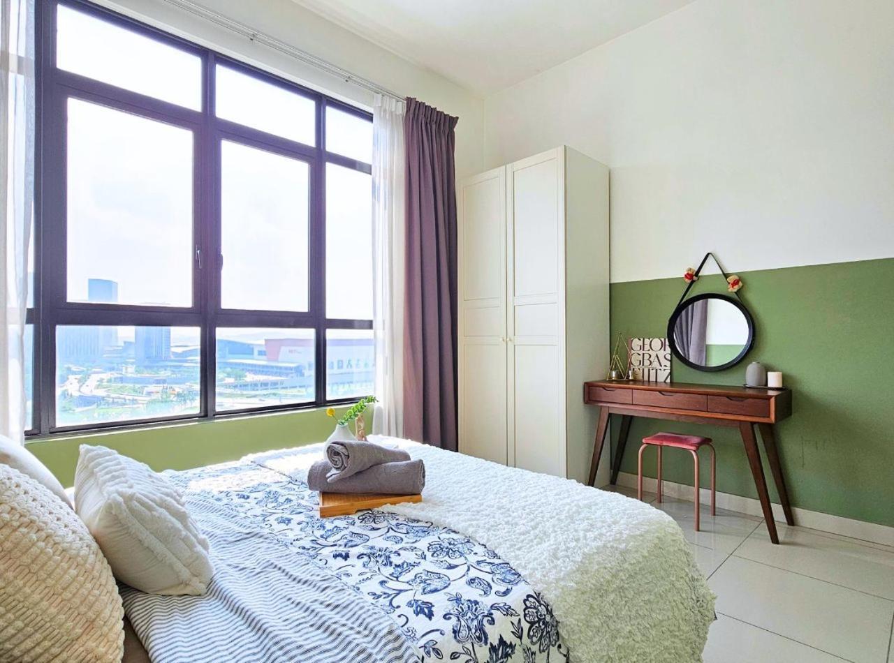 Conezion Near Ioi City Mall, Maeps Serdang, Putrajaya By Cloud Host Bilik gambar